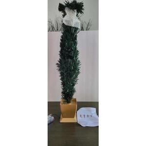 NEW Christmas Tree (artificial). With Star. 90cm